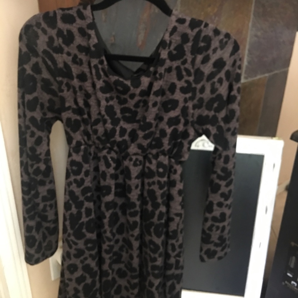 Cute leopard print dress!